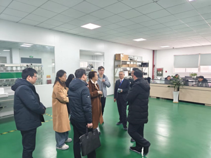 240302 河南電力局領導參觀生產車間新聞稿圖1